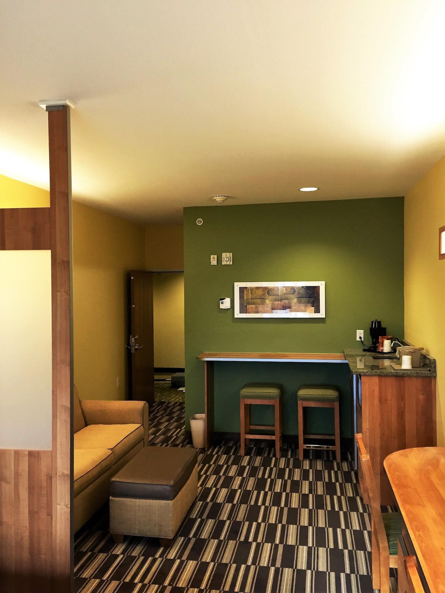 Microtel Inn And Suites By Wyndham Opelika Exterior photo