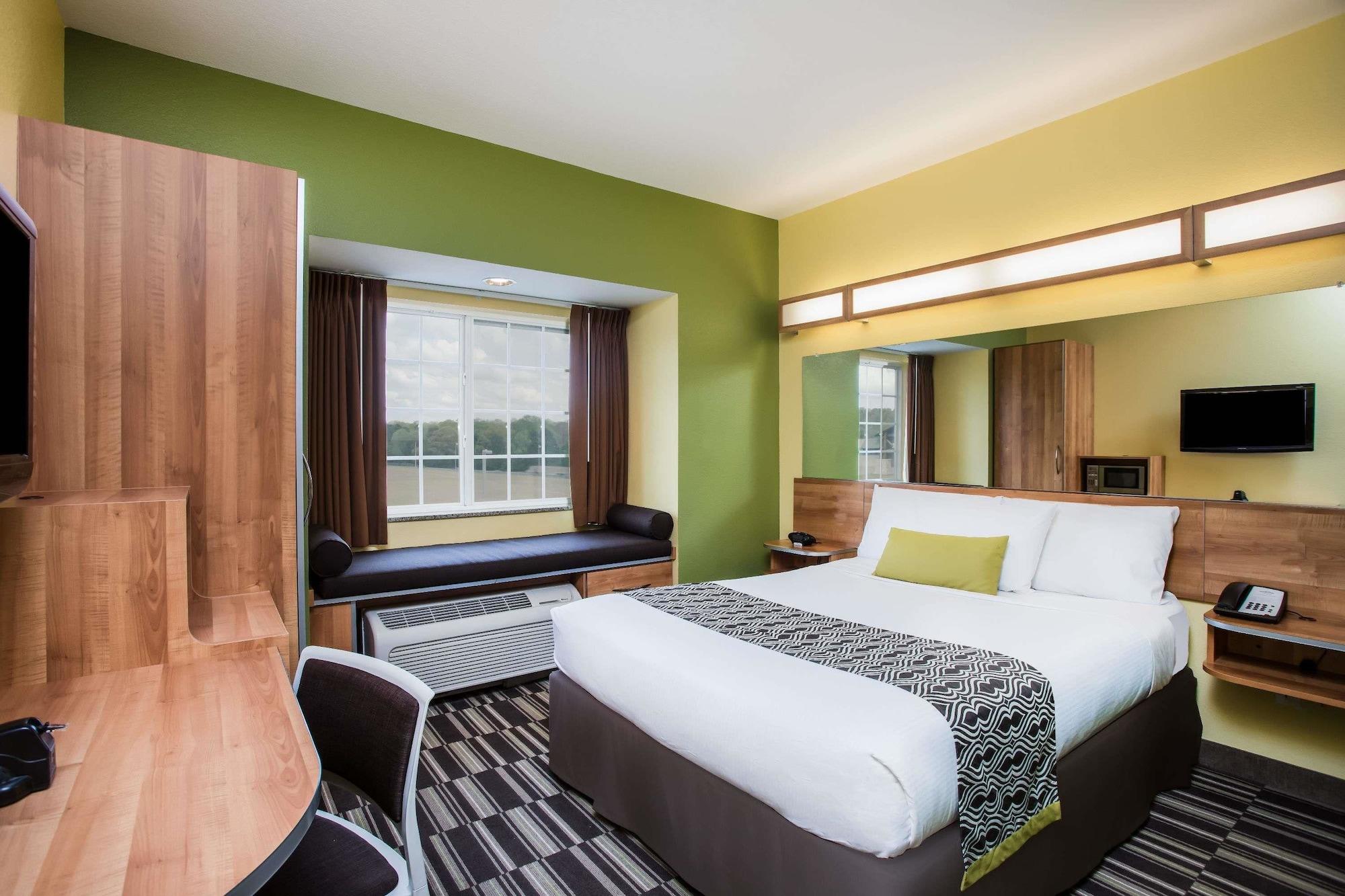 Microtel Inn And Suites By Wyndham Opelika Exterior photo
