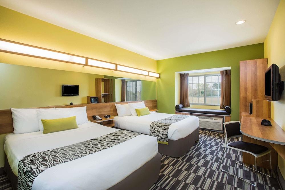 Microtel Inn And Suites By Wyndham Opelika Exterior photo