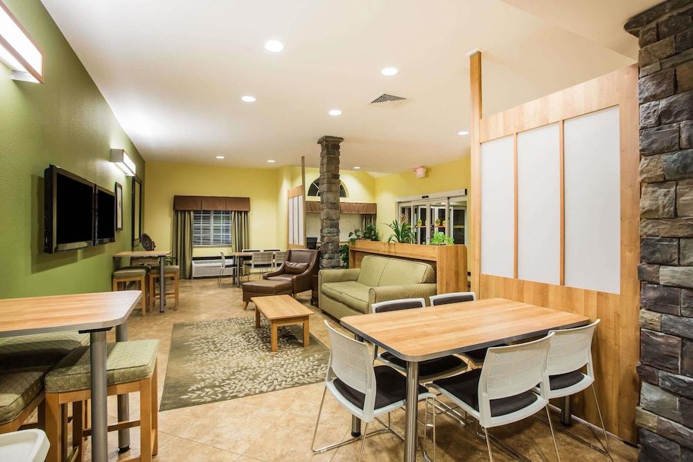 Microtel Inn And Suites By Wyndham Opelika Exterior photo