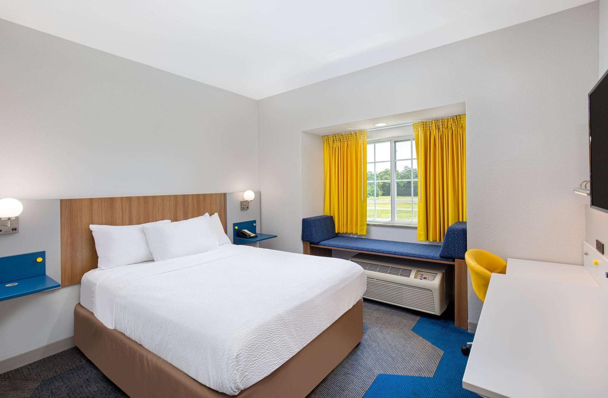 Microtel Inn And Suites By Wyndham Opelika Exterior photo