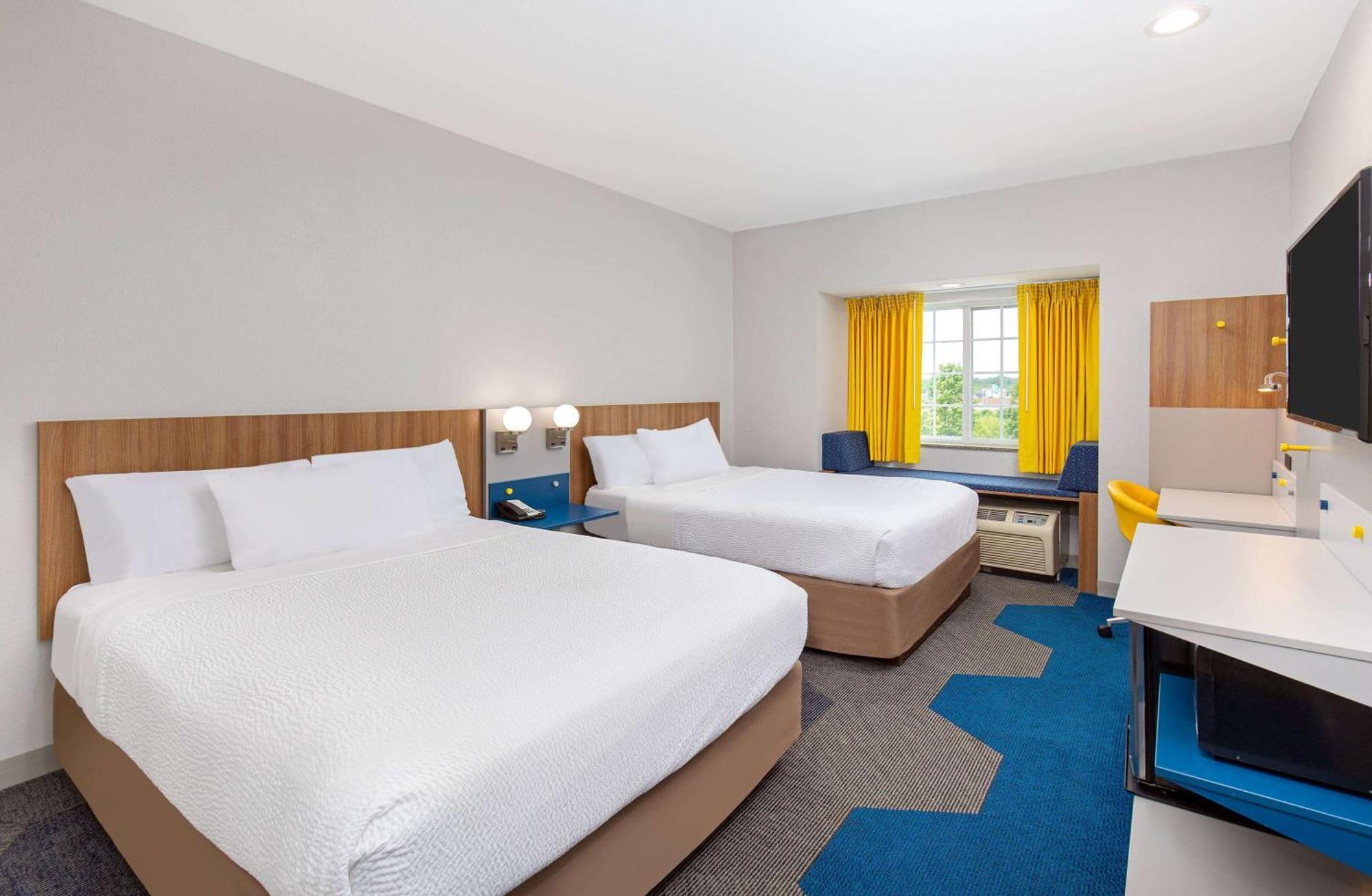 Microtel Inn And Suites By Wyndham Opelika Exterior photo