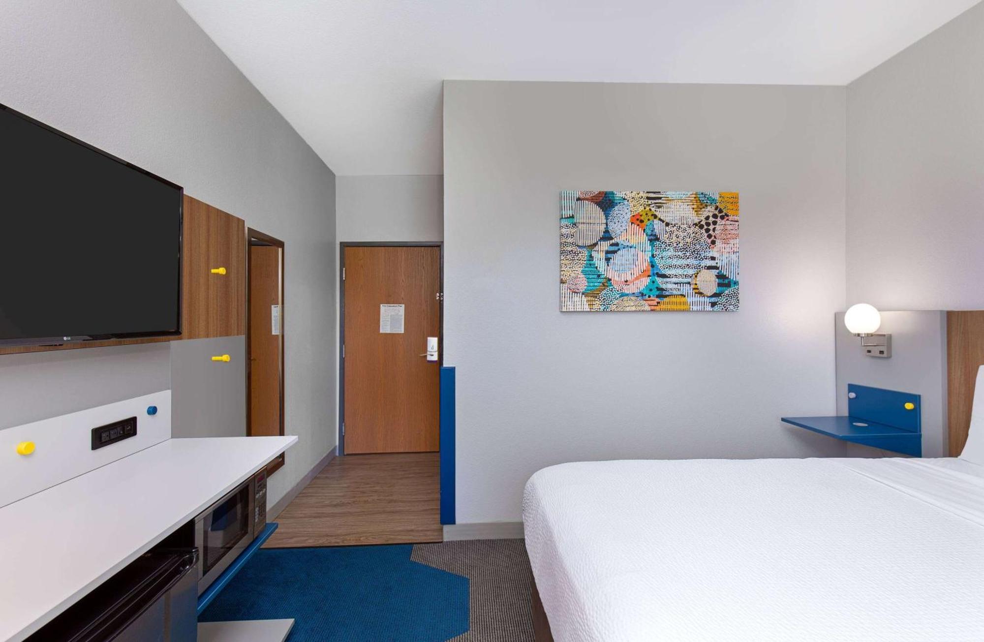 Microtel Inn And Suites By Wyndham Opelika Exterior photo