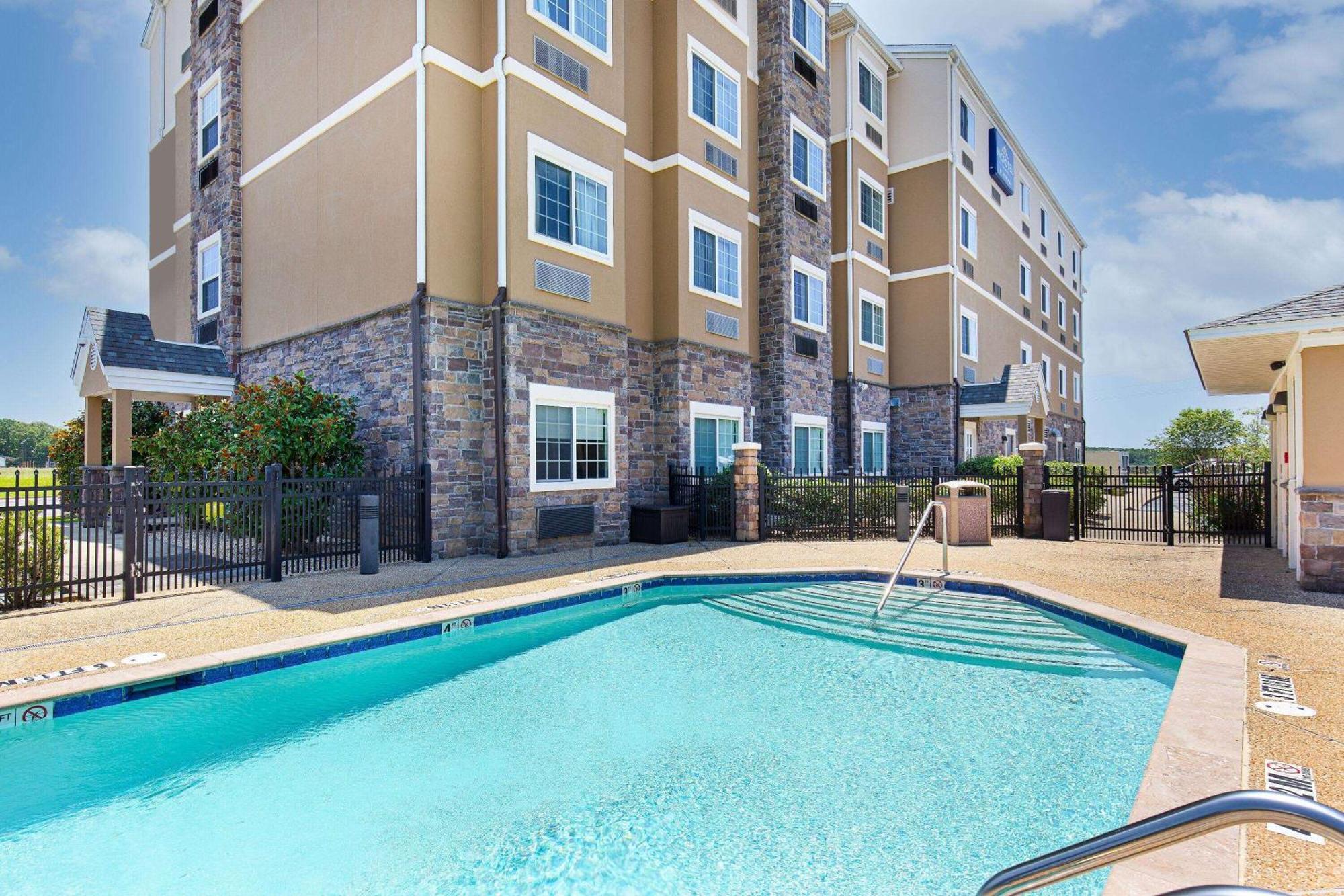 Microtel Inn And Suites By Wyndham Opelika Exterior photo
