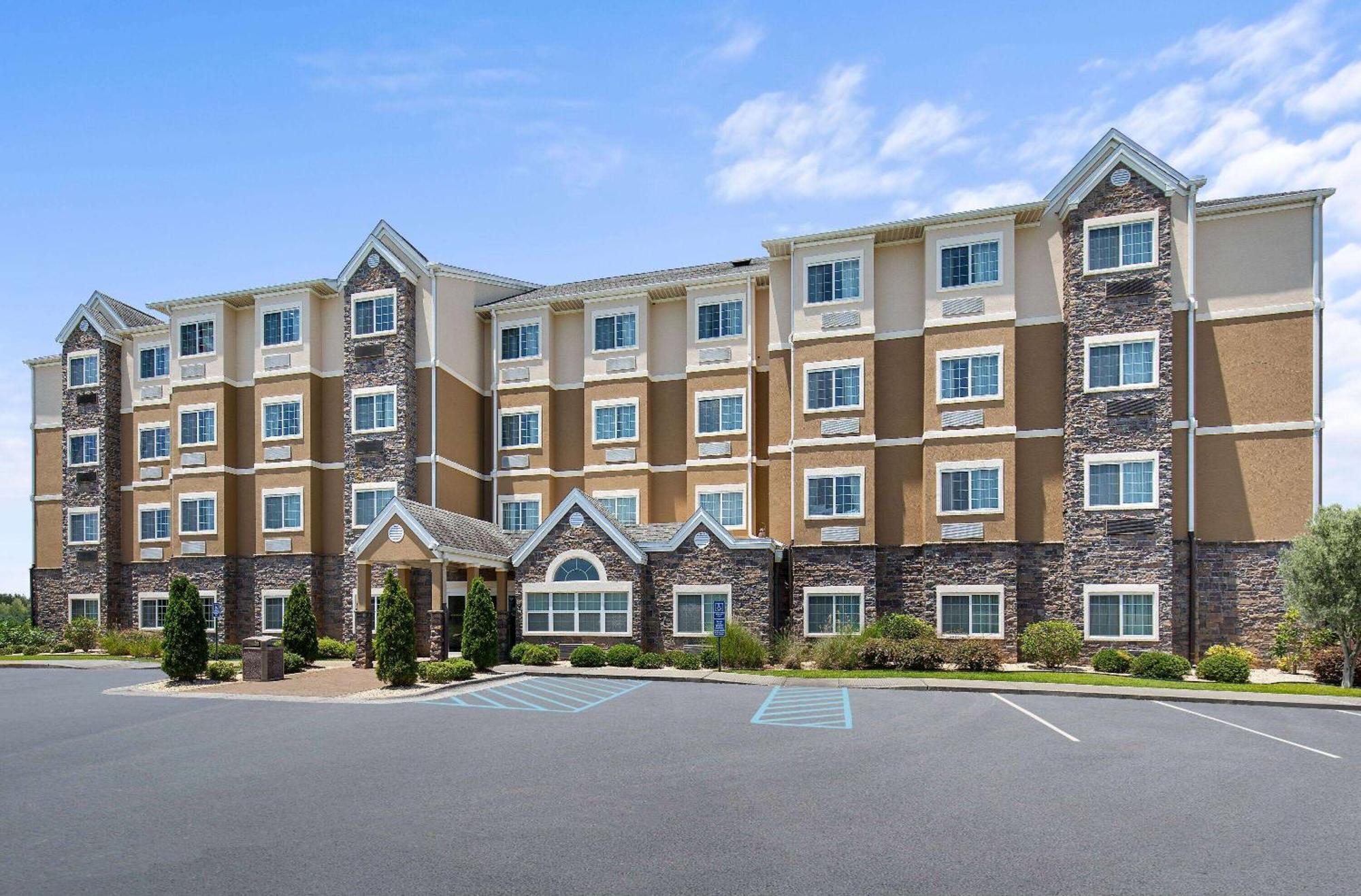 Microtel Inn And Suites By Wyndham Opelika Exterior photo