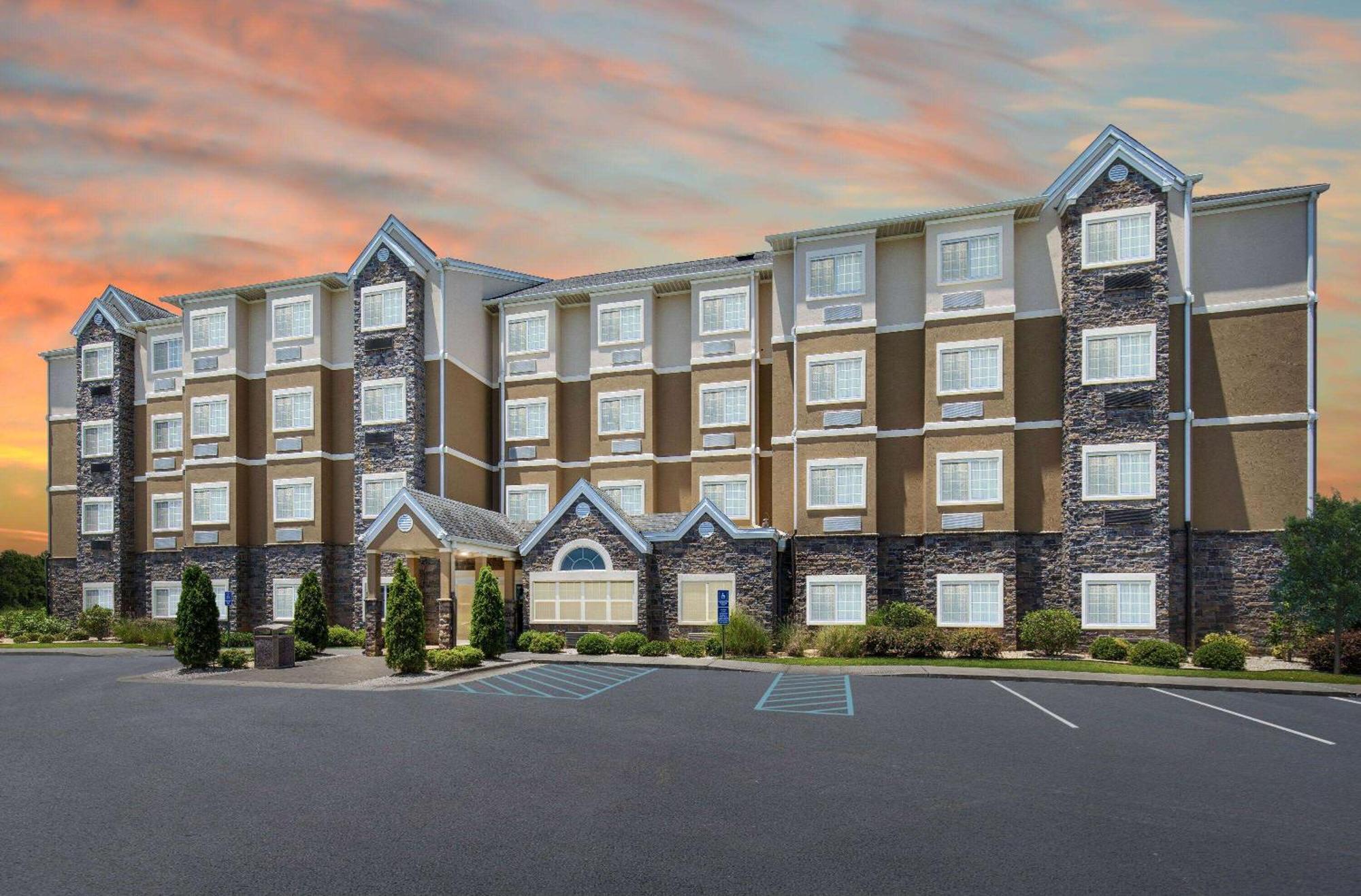 Microtel Inn And Suites By Wyndham Opelika Exterior photo
