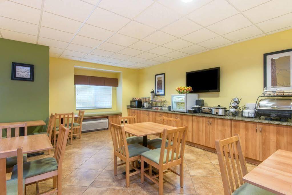 Microtel Inn And Suites By Wyndham Opelika Exterior photo