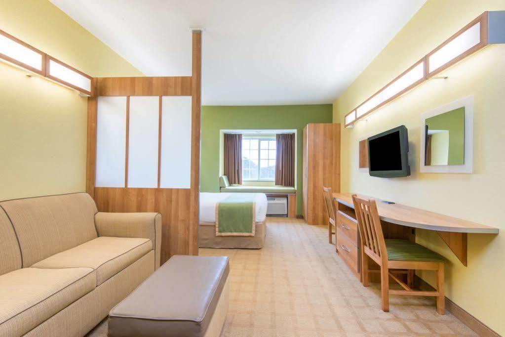 Microtel Inn And Suites By Wyndham Opelika Exterior photo